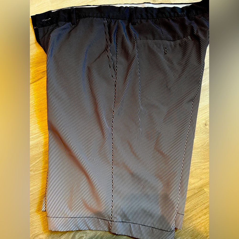 Greg Norman size 32 golf shorts